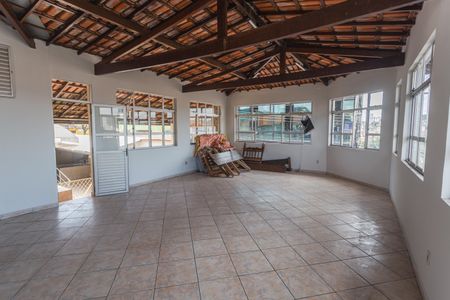 Casa à venda com 400m², 3 quartos e 2 vagas Casa à venda com 400m², 3 quartos e 2 vagasTerraço