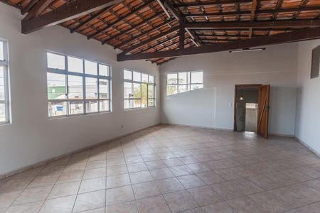 Casa à venda com 400m², 3 quartos e 2 vagas Casa à venda com 400m², 3 quartos e 2 vagasTerraço
