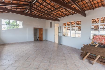Casa à venda com 400m², 3 quartos e 2 vagas Casa à venda com 400m², 3 quartos e 2 vagasTerraço