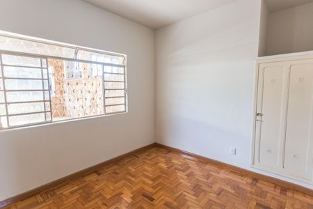 Casa à venda com 400m², 3 quartos e 2 vagas Casa à venda com 400m², 3 quartos e 2 vagasQuarto 1