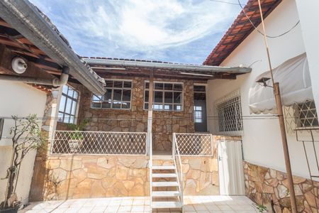 Casa à venda com 400m², 3 quartos e 2 vagas Casa à venda com 400m², 3 quartos e 2 vagasTerraço