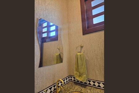 Casa à venda com 260m², 4 quartos e 4 vagas