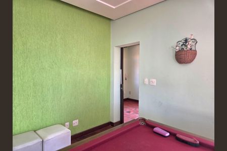 Casa à venda com 260m², 4 quartos e 4 vagas