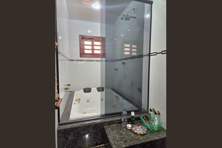 Casa à venda com 260m², 4 quartos e 4 vagas