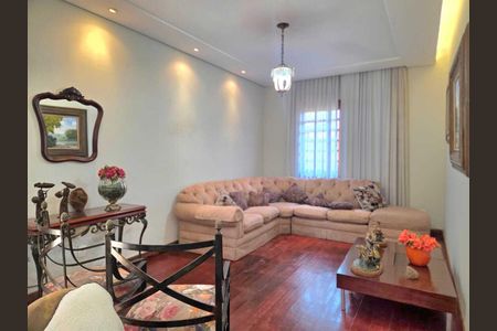 Casa à venda com 260m², 4 quartos e 4 vagas