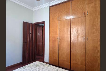 Casa à venda com 260m², 4 quartos e 4 vagas