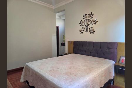 Casa à venda com 260m², 4 quartos e 4 vagas