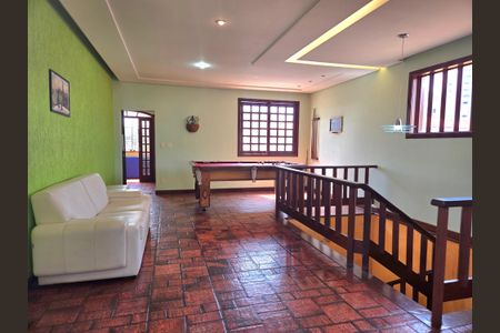 Casa à venda com 260m², 4 quartos e 4 vagas