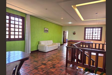 Casa à venda com 260m², 4 quartos e 4 vagas