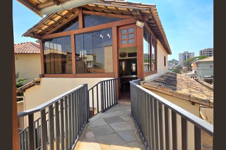 Casa à venda com 260m², 4 quartos e 4 vagas