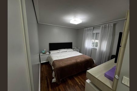 Apartamento à venda com 156m², 4 quartos e 3 vagasQuarto 2