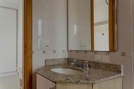 Apartamento à venda com 82m², 3 quartos e 2 vagas Apartamento à venda com 82m², 3 quartos e 2 vagasBanheiro da Suíte