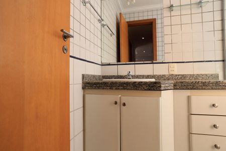 Apartamento à venda com 80m², 3 quartos e 2 vagasBanheiro