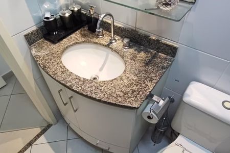 Apartamento à venda com 68m², 2 quartos e 1 vaga Apartamento à venda com 68m², 2 quartos e 1 vagaBanheiro Social