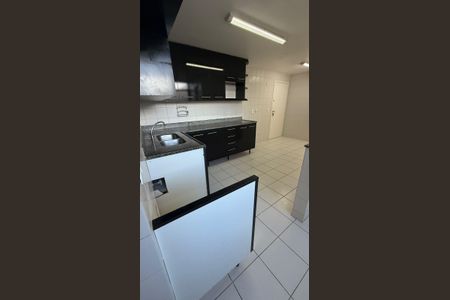 Apartamento à venda com 221m², 4 quartos e 3 vagas Apartamento à venda com 221m², 4 quartos e 3 vagasCozinha