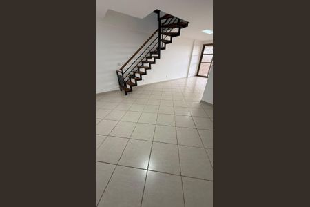 Apartamento à venda com 221m², 4 quartos e 3 vagas Apartamento à venda com 221m², 4 quartos e 3 vagasSala