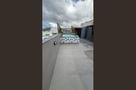 Apartamento à venda com 221m², 4 quartos e 3 vagas Apartamento à venda com 221m², 4 quartos e 3 vagasPiscina