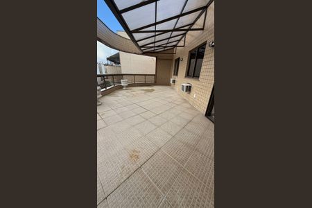 Apartamento à venda com 221m², 4 quartos e 3 vagas Apartamento à venda com 221m², 4 quartos e 3 vagasTerraço