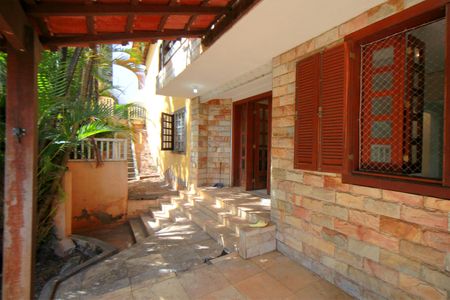 Casa à venda com 793m², 6 quartos e 3 vagasEntrada