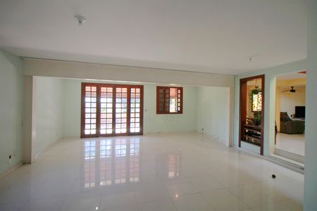 Casa à venda com 793m², 6 quartos e 3 vagasSala