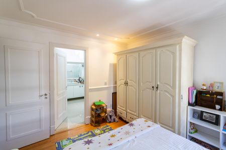 Casa de condomínio à venda com 632m², 4 quartos e 6 vagas Casa de condomínio à venda com 632m², 4 quartos e 6 vagasSuíte 3