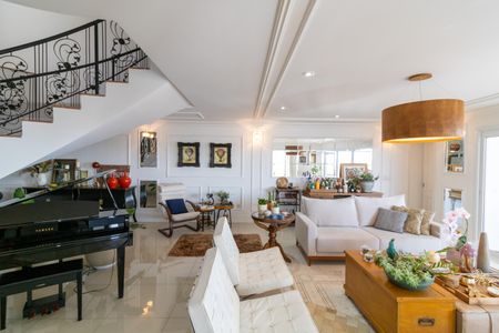 Casa de condomínio à venda com 632m², 4 quartos e 6 vagas Casa de condomínio à venda com 632m², 4 quartos e 6 vagasSala