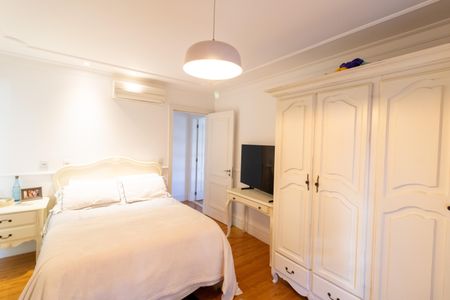 Casa de condomínio à venda com 632m², 4 quartos e 6 vagas Casa de condomínio à venda com 632m², 4 quartos e 6 vagasSuíte 2