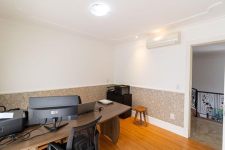 Casa de condomínio à venda com 632m², 4 quartos e 6 vagas Casa de condomínio à venda com 632m², 4 quartos e 6 vagasSuíte 4