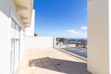 Casa de condomínio à venda com 632m², 4 quartos e 6 vagas Casa de condomínio à venda com 632m², 4 quartos e 6 vagasVaranda