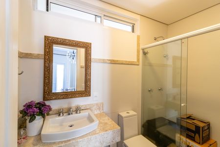 Casa de condomínio à venda com 632m², 4 quartos e 6 vagas Casa de condomínio à venda com 632m², 4 quartos e 6 vagasBanheiro