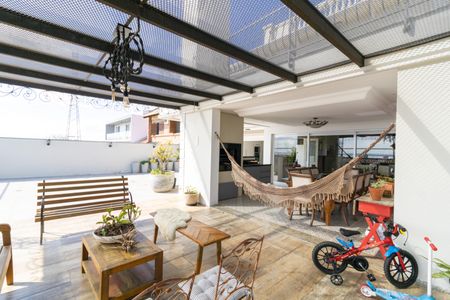 Casa de condomínio à venda com 632m², 4 quartos e 6 vagas Casa de condomínio à venda com 632m², 4 quartos e 6 vagasQuintal