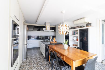 Casa de condomínio à venda com 632m², 4 quartos e 6 vagas Casa de condomínio à venda com 632m², 4 quartos e 6 vagasCozinha