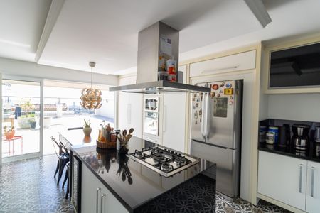 Casa de condomínio à venda com 632m², 4 quartos e 6 vagas Casa de condomínio à venda com 632m², 4 quartos e 6 vagasCozinha