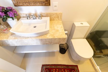 Casa de condomínio à venda com 632m², 4 quartos e 6 vagas Casa de condomínio à venda com 632m², 4 quartos e 6 vagasBanheiro