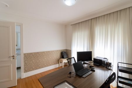 Casa de condomínio à venda com 632m², 4 quartos e 6 vagas Casa de condomínio à venda com 632m², 4 quartos e 6 vagasSuíte 4