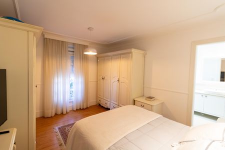 Casa de condomínio à venda com 632m², 4 quartos e 6 vagas Casa de condomínio à venda com 632m², 4 quartos e 6 vagasSuíte 2