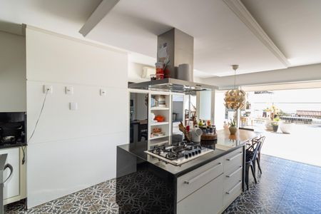 Casa de condomínio à venda com 632m², 4 quartos e 6 vagas Casa de condomínio à venda com 632m², 4 quartos e 6 vagasCozinha