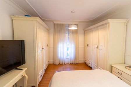 Casa de condomínio à venda com 632m², 4 quartos e 6 vagas Casa de condomínio à venda com 632m², 4 quartos e 6 vagasSuíte 2