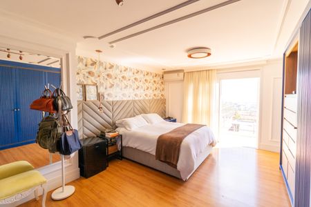 Casa de condomínio à venda com 632m², 4 quartos e 6 vagas Casa de condomínio à venda com 632m², 4 quartos e 6 vagasSuíte 1