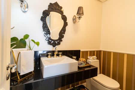 Casa de condomínio à venda com 632m², 4 quartos e 6 vagas Casa de condomínio à venda com 632m², 4 quartos e 6 vagasLavabo