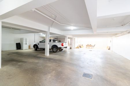 Casa de condomínio à venda com 632m², 4 quartos e 6 vagas Casa de condomínio à venda com 632m², 4 quartos e 6 vagasGaragem