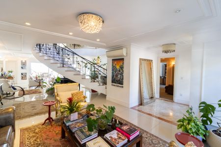 Casa de condomínio à venda com 632m², 4 quartos e 6 vagas Casa de condomínio à venda com 632m², 4 quartos e 6 vagasSala