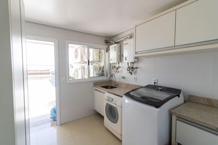 Casa de condomínio à venda com 632m², 4 quartos e 6 vagas Casa de condomínio à venda com 632m², 4 quartos e 6 vagasLavanderia