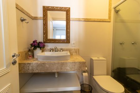 Casa de condomínio à venda com 632m², 4 quartos e 6 vagas Casa de condomínio à venda com 632m², 4 quartos e 6 vagasBanheiro