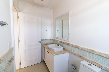 Casa de condomínio à venda com 632m², 4 quartos e 6 vagas Casa de condomínio à venda com 632m², 4 quartos e 6 vagasBanheiro da Suíte 4