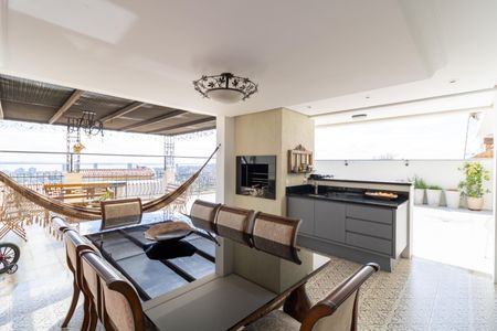 Casa de condomínio à venda com 632m², 4 quartos e 6 vagas Casa de condomínio à venda com 632m², 4 quartos e 6 vagasÁrea gourmet