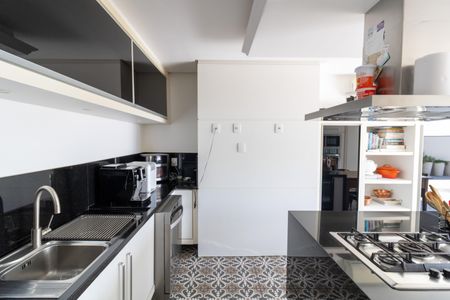 Casa de condomínio à venda com 632m², 4 quartos e 6 vagas Casa de condomínio à venda com 632m², 4 quartos e 6 vagasCozinha