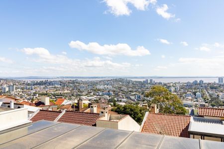 Casa de condomínio à venda com 632m², 4 quartos e 6 vagas Casa de condomínio à venda com 632m², 4 quartos e 6 vagasVista da Suíte