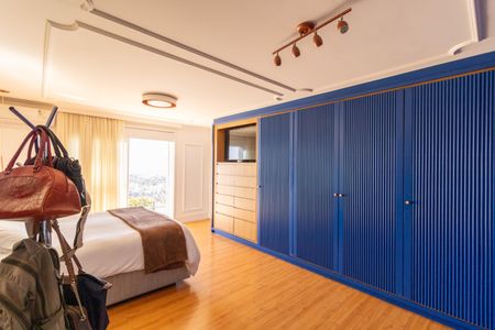 Casa de condomínio à venda com 632m², 4 quartos e 6 vagas Casa de condomínio à venda com 632m², 4 quartos e 6 vagasSuíte 1