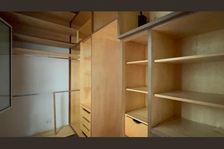 Casa à venda com 200m², 2 quartos e sem vagaCloset da suíte